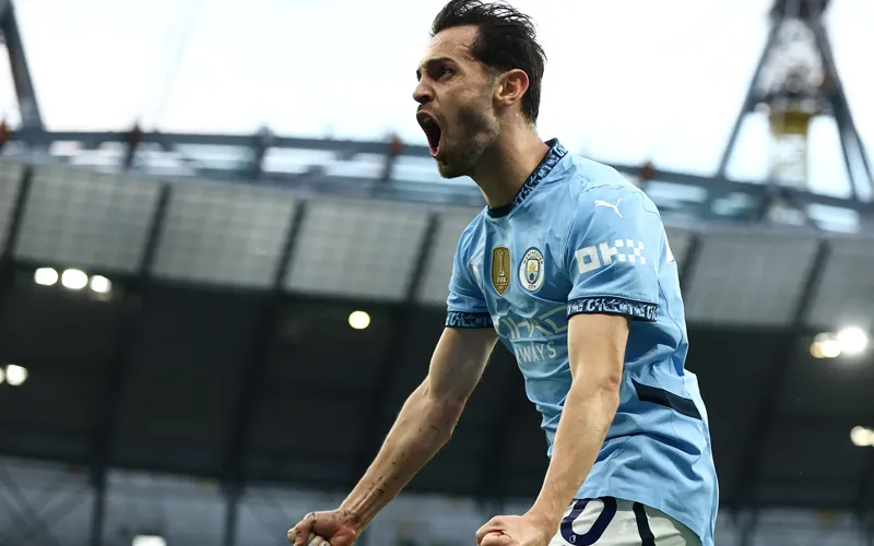 man-city-kip-cuu-van-mua-giai