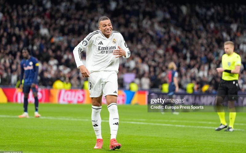 Mbappe đang gánh vác hàng công Real Madrid.