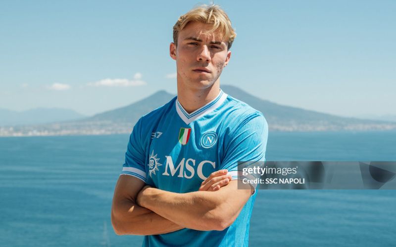 Hojlund tỏa sáng tại Napoli