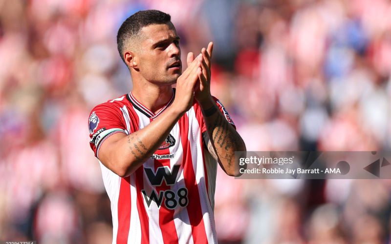 Xhaka giúp Sunderland thành hiện tượng Premier League