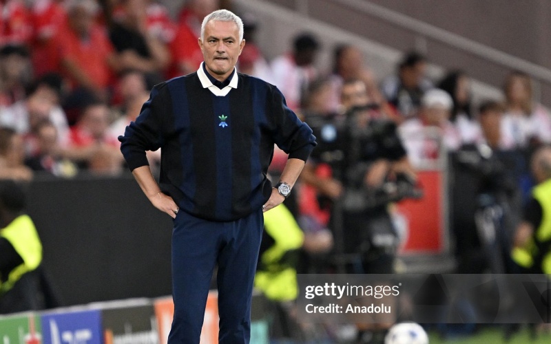 mourinho-tai-xuat-bang-ghe-chi-dao-chi-sau-3-thang-bi-sa-thai