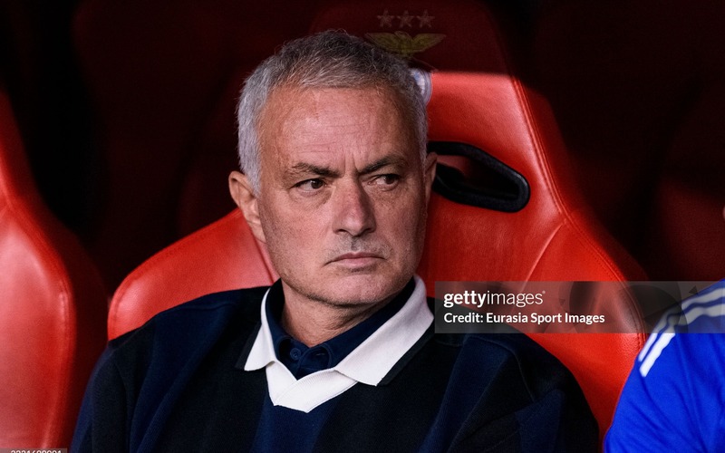 thumbnails-Mourinho-Solskjaer-va-Ten-Hag-cung-giua-nga-ba-khi-roi-Old-Trafford