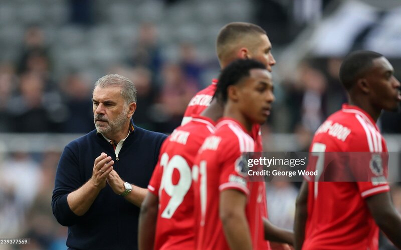 Postecoglou-kho-tho-tai-Nottingham-2