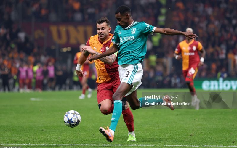Isak gây thất vọng trước Galatasaray