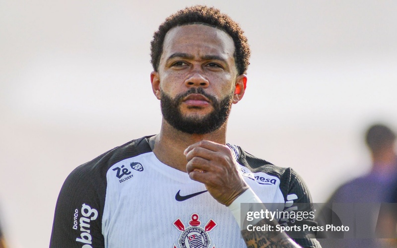 depay-co-the-khien-doi-khach-om-han