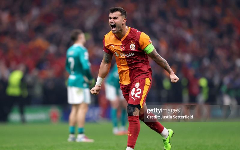 Galatasaray được đánh giá cao hơn Fenerhbace.