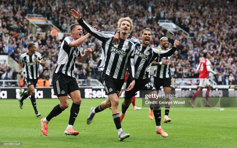 Newcastle có phong độ cao hơn Tottenham