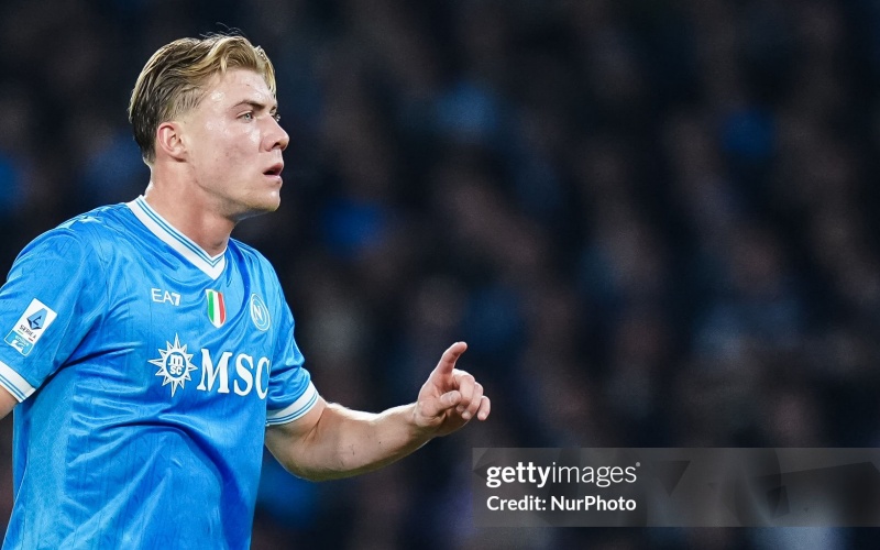 hojlund-duoc-ky-vong-sut-tung-luoi-benfica