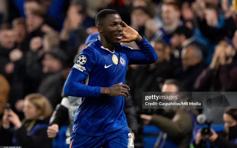 Chelsea có phong độ tốt hơn West Ham