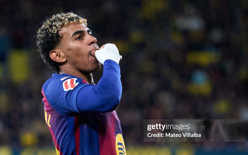 yamal-va-dong-doi-can-can-trong-truoc-espanyol