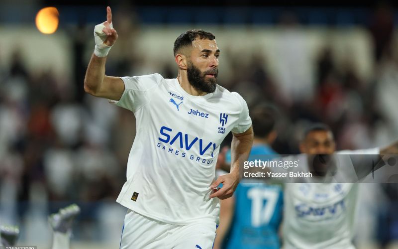 Benzema tỏa sáng rực rỡ tại Al Hilal