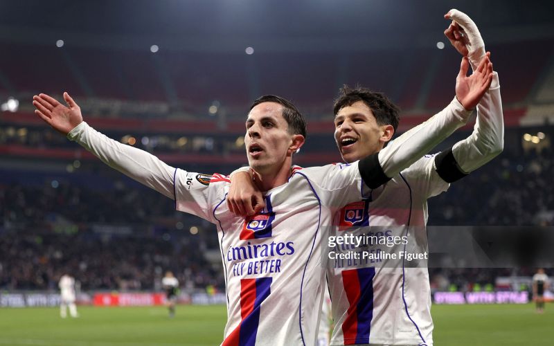 Lyon quyết thắng trước Lens