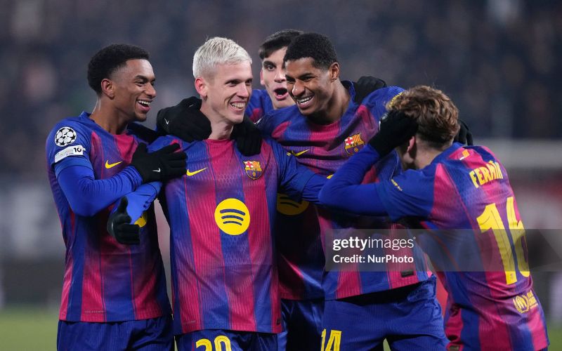 Barcelona có lợi thế sân nhà