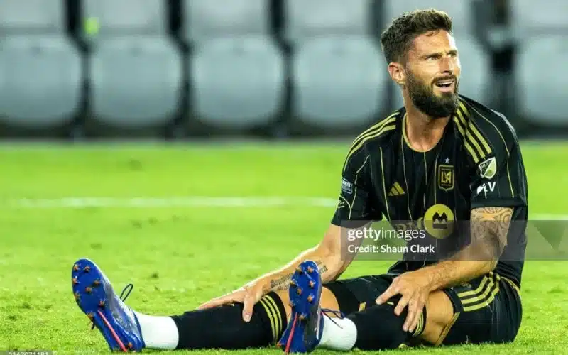 giroud-tuy-chan-go-nhung-la-go-quy