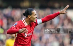 Van-Dijk-tin-tuong-Wolves-se-som-tro-lai-300x188