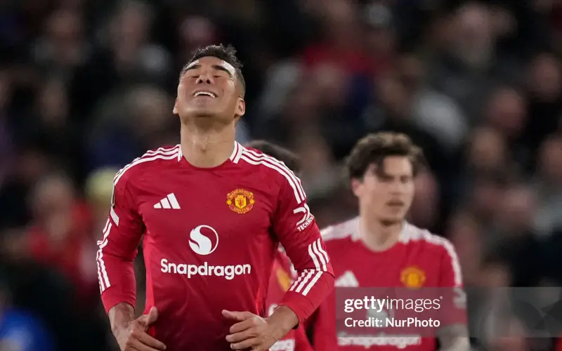 Casemiro-se-gan-bo-lau-dai-voi-mu