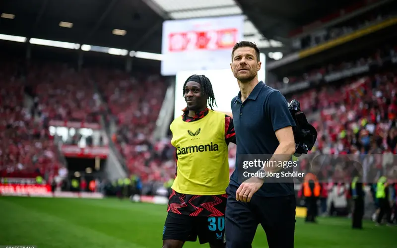 Leverkusen-trong-giong-bao