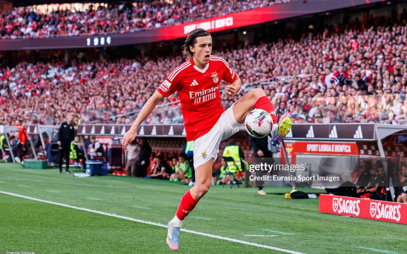 Carreras tỏa sáng ở Benfica.
