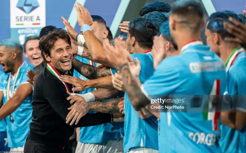 Conte vừa đăng quang Serie A cùng Napoli.