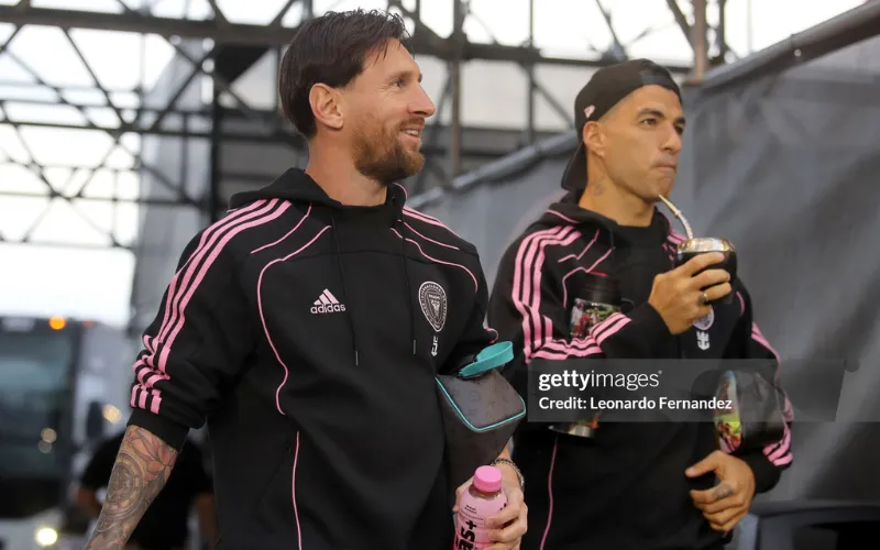 Suarez và Messi bắt tay thành lập đội bóng mới.
