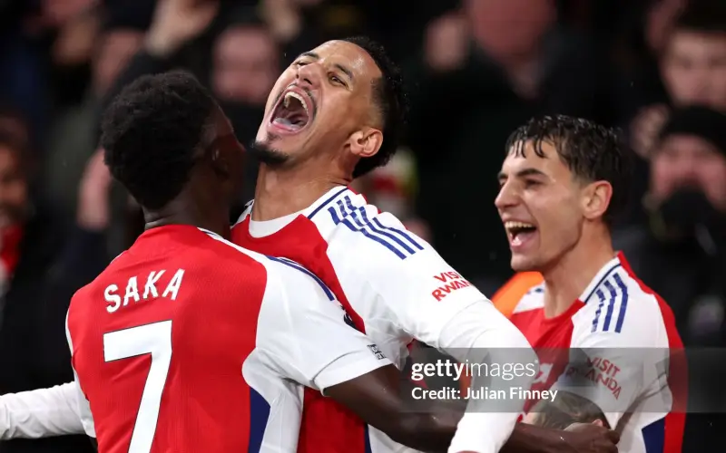 Arsenal làm điều xưa nay hiếm