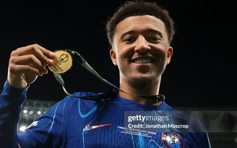 Chelsea được khuyên mua đứt Sancho