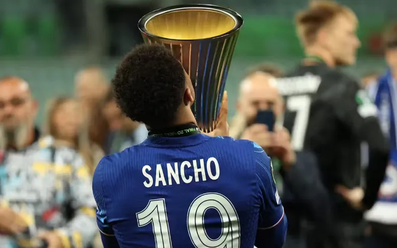 sancho-co-danh-hieu-khi-roi-mu