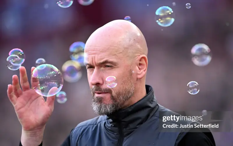 Ten Hag thoát cảnh thất nghiệp