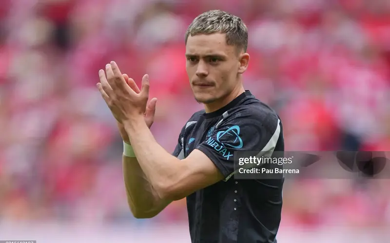 thumbnails-Leverkusen-trong-giong-bao
