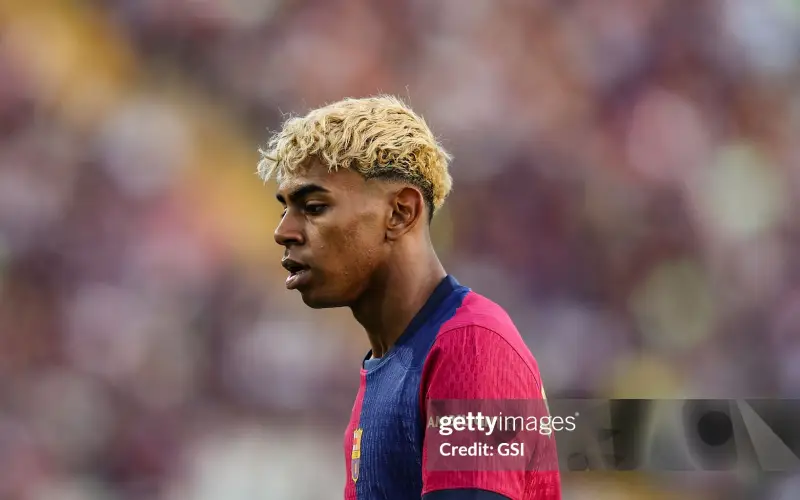 Yamal làm dậy sóng phòng thay đồ Barca