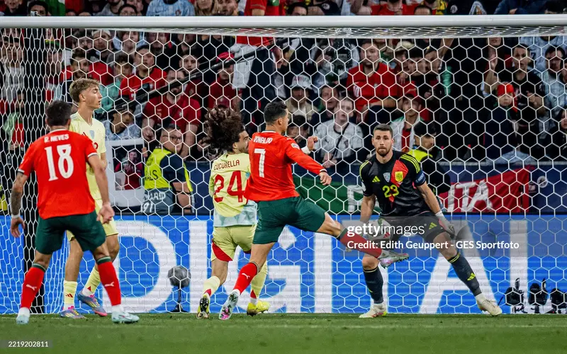 Tinh-than-Ronaldo-giup-Bo-Dao-Nha-vo-dich-1
