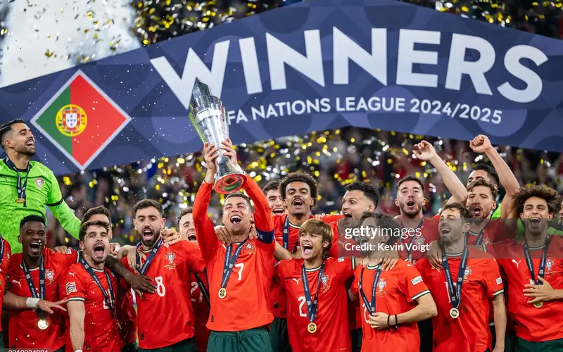 Tinh-than-Ronaldo-giup-Bo-Dao-Nha-vo-dich-2