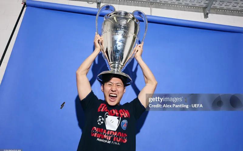 Lee đăng quang ở Champions League.