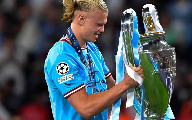 haaland-cung-man-city-day-mu-chim-sau-trong-bong-toi