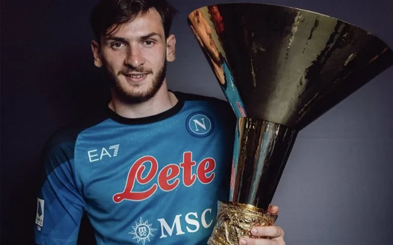 khvicha-lam-nen-lich-su-cung-napoli