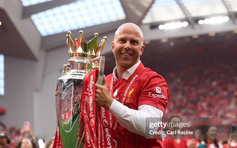 liverpool-tham-vong-bao-ve-chuc-vo-dich-premier-league-va-tien-xa-o-chau-luc