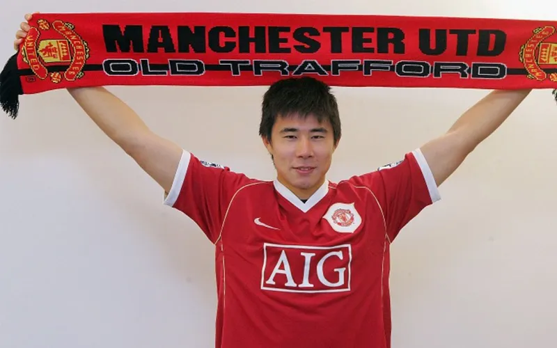 thumbnail-dong-fang-zhuo-cau-thu-trung-quoc-duy-nhat-khoac-ao-mu