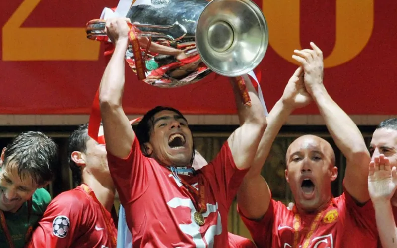 thumbnail-khoanh-khac-bien-tevez-thanh-ke-thu-cua-mu