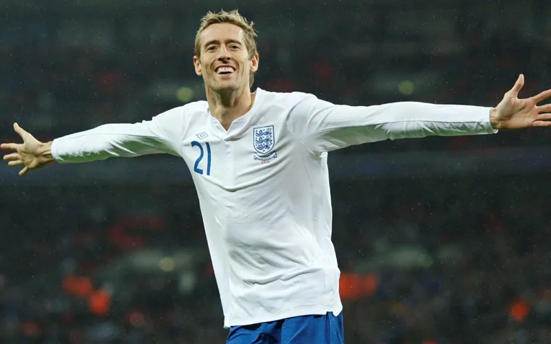 thumbnail-peter-crouch-seu-vuon-doc-nhat-vo-nhi-cua-bong-da-anh