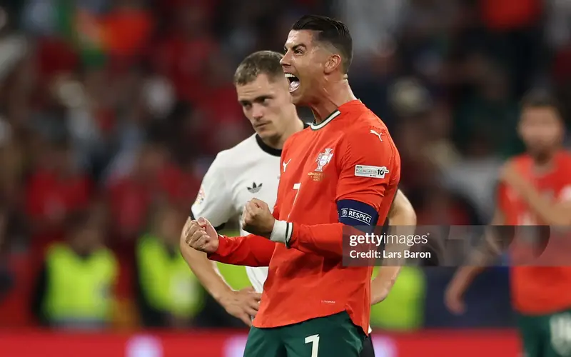 Ronaldo xóa vận đen trước Đức, hướng tới mốc 1.000 bàn
