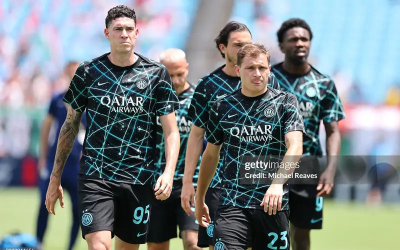 A-quan-chau-Au-Inter-Milan-bi-loai-soc-2