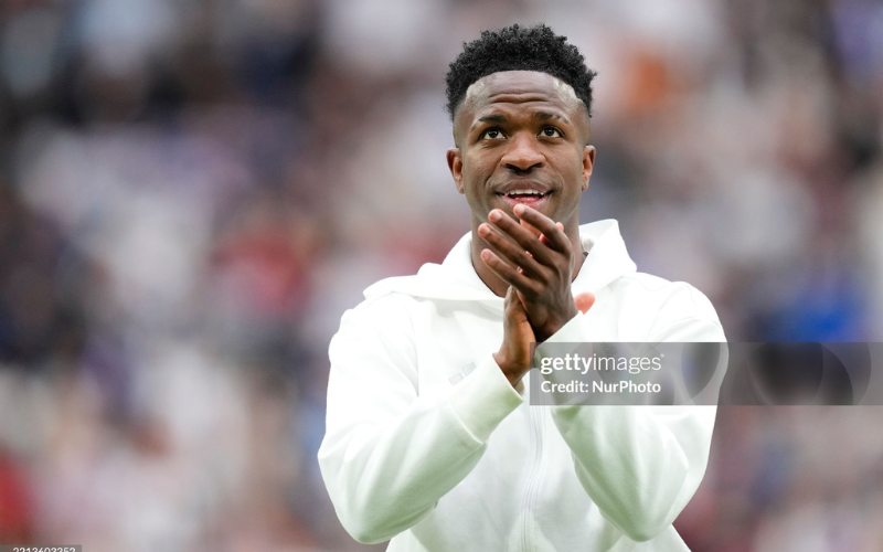 Vinicius muốn tăng lương để ở lại Real Madrid.
