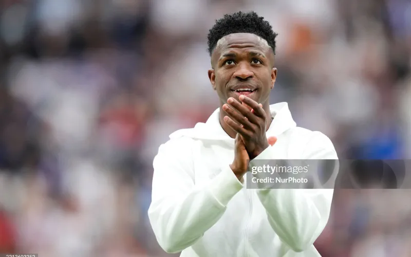 Vinicius muốn tăng lương để ở lại Real Madrid.