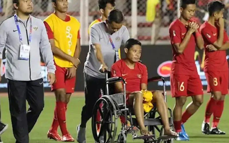 evan-dimas-mat-su-nghiep