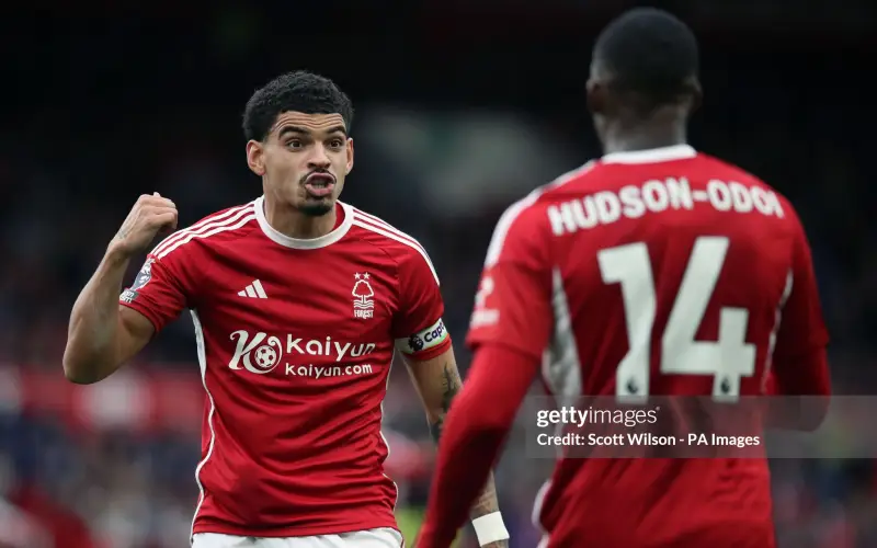 forest-cao-buoc-tottenham-tiep-can-Gibbs-White-trai-phep