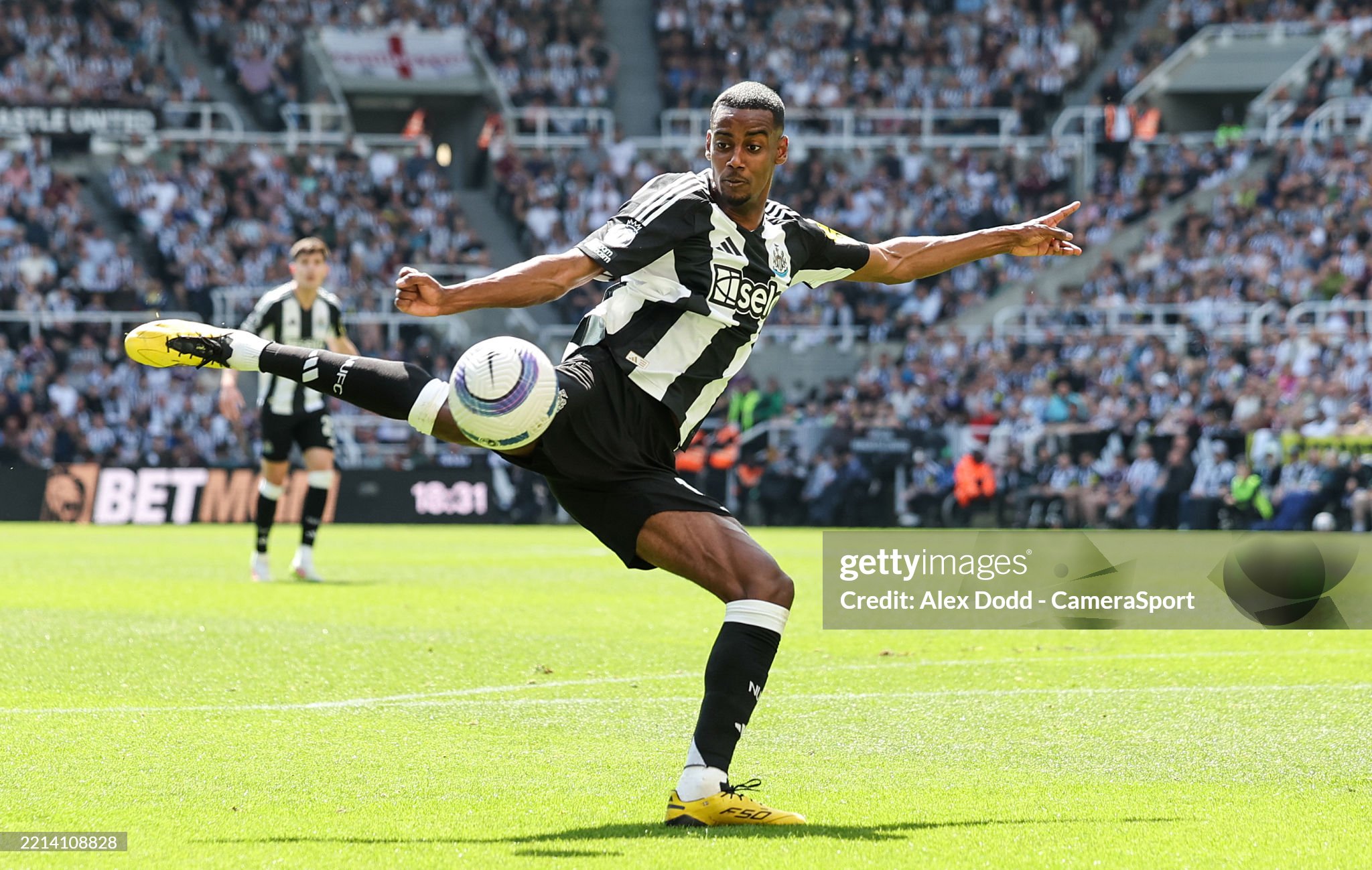 Liverpool sẵn sàng bạo chi vì Isak.