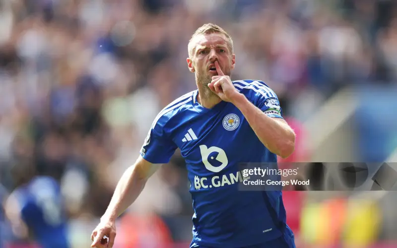 Chiêu mộ Vardy? MU đừng vá víu nữa!