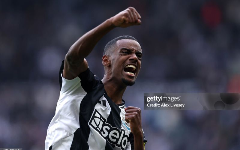 Liverpool sẵn sàng phá kỷ lục chuyển nhượng vì Isak.