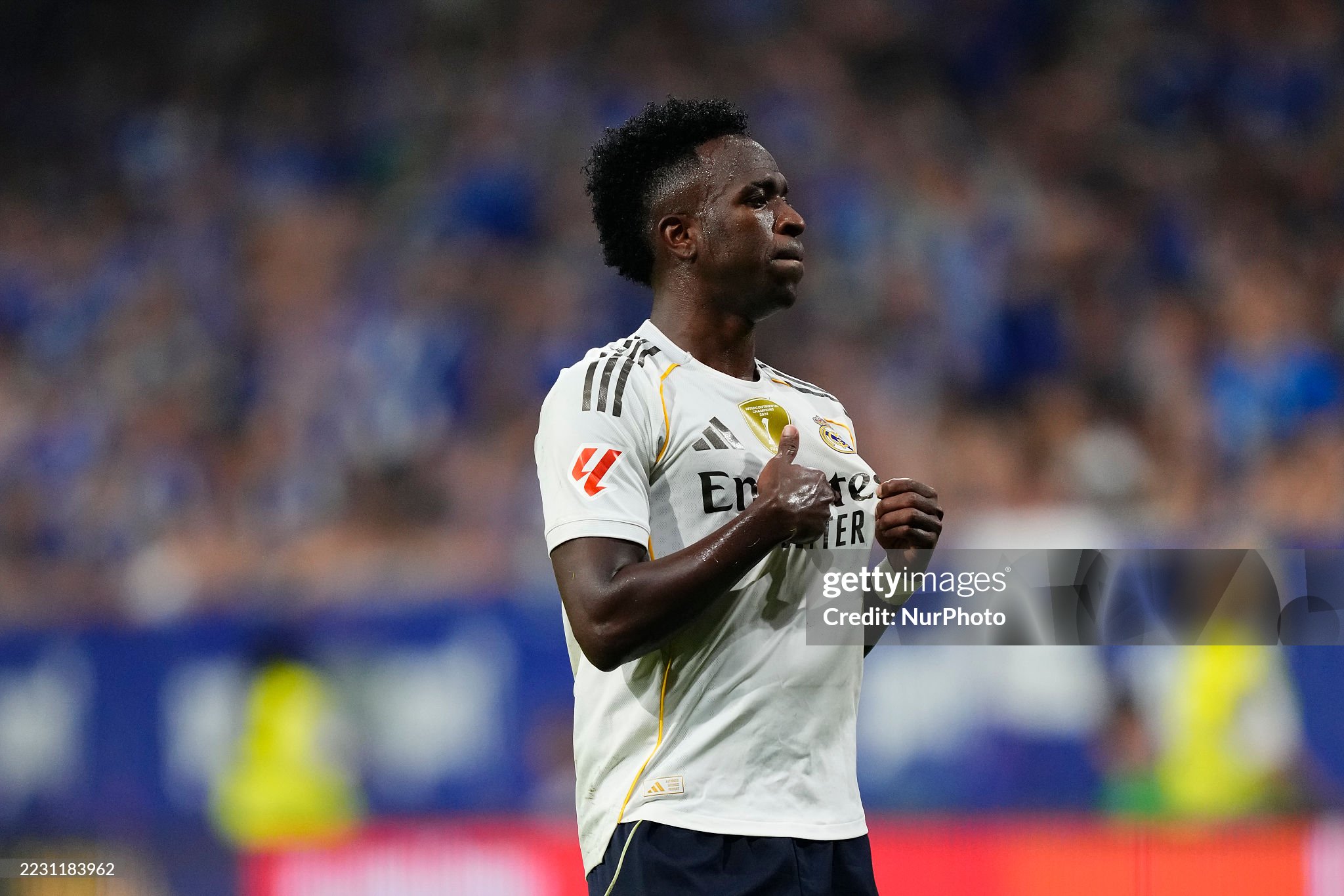 Vinicius gây tranh cãi trong chiến thắng Oviedo.