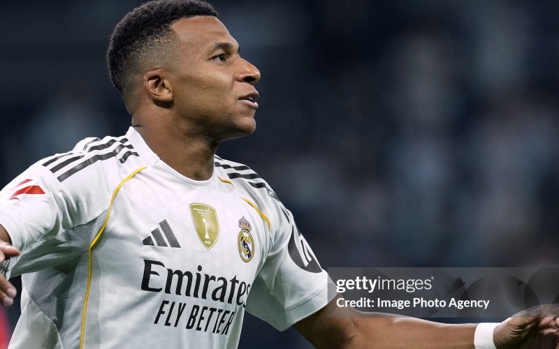 Mbappe - kẻ thách thức lịch sử